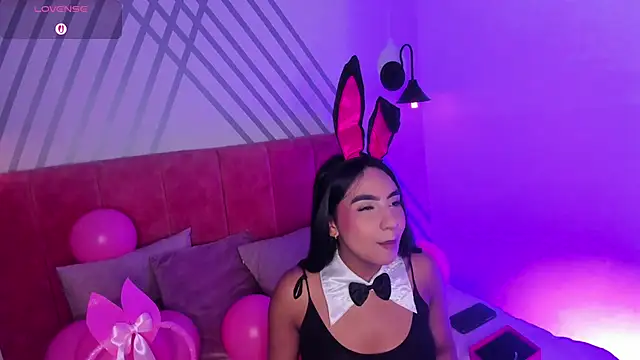 Lola 12  online show from 6, 4, 2026