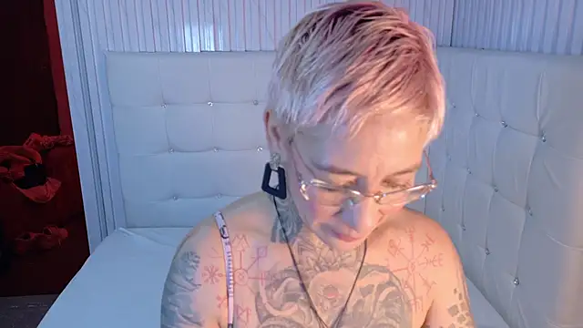 Everlyn sexx online show from 1, 3, 2026