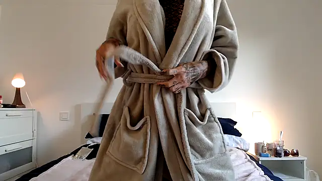 Snapshot of Sophie-Logan-Ink chatting on 3, 4, 2026 Sophie-Logan-Ink online show from 3, 4, 2026