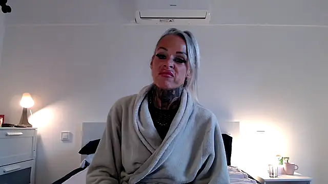 Snapshot of Sophie-Logan-Ink chatting on 13, 4, 2026 Sophie-Logan-Ink online show from 13, 4, 2026