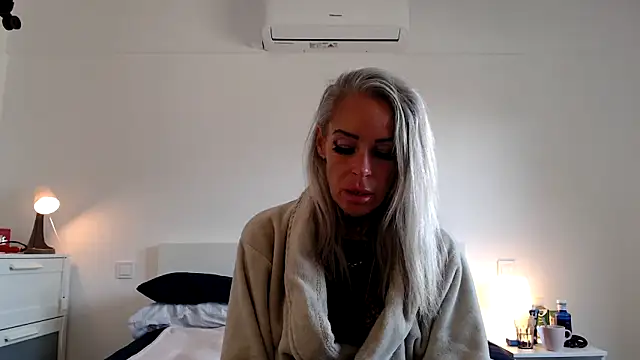 Snapshot of Sophie-Logan-Ink chatting on 20, 4, 2026 Sophie-Logan-Ink online show from 20, 4, 2026