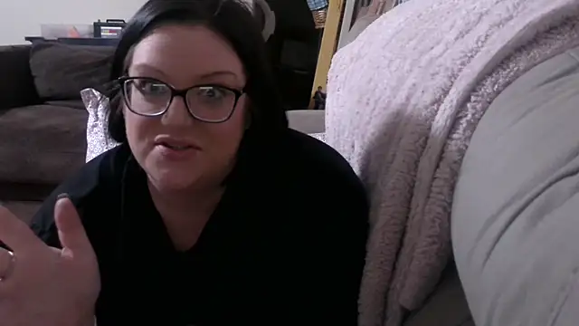 Snapshot of FreaksOffALeash3261 chatting on 21, 4, 2026 FreaksOffALeash3261 online show from 21, 4, 2026