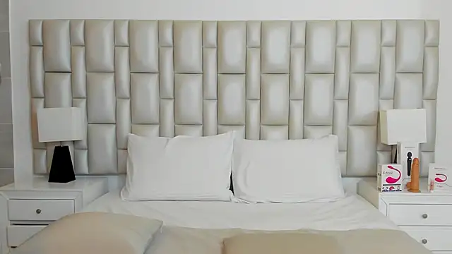 paola katy dicks online show from 7, 3, 2025