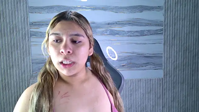 Snapshot of Sophie19__ chatting on 8, 5, 2026 Sophie19 online show from 8, 5, 2026