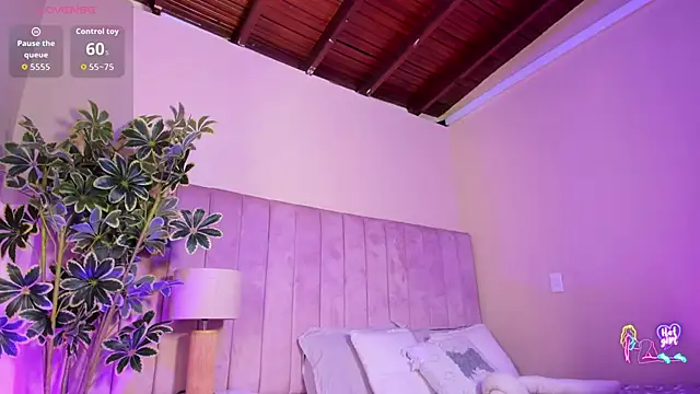 Ashley Beaomunt online show from 6, 3, 2026