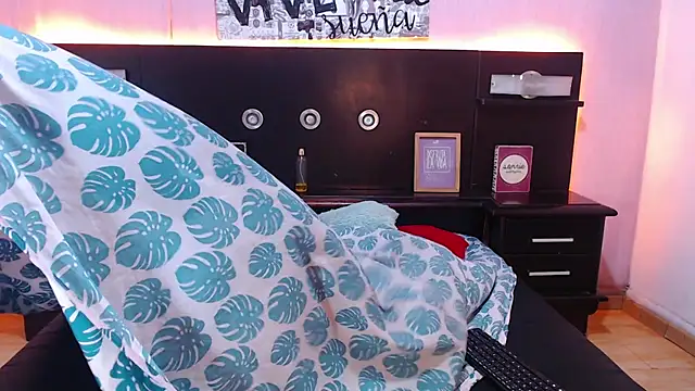 Snapshot of ShannySweett chatting on 12, 4, 2026 ShannySweett online show from 12, 4, 2026