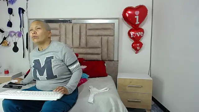 Snapshot of nat_evans8 chatting on 12, 3, 2026 nat evans8 online show from 12, 3, 2026