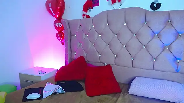 Snapshot of nat_evans8 chatting on 5, 4, 2026 nat evans8 online show from 5, 4, 2026