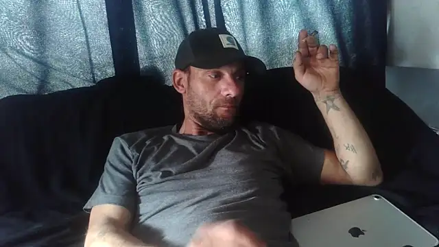 Snapshot of CharmedMoment62 chatting on 4, 3, 2026 CharmedMoment62 online show from 4, 3, 2026
