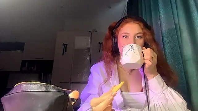 Snapshot of AliceCarrol chatting on 14, 2, 2026 AliceCarrol online show from 14, 2, 2026