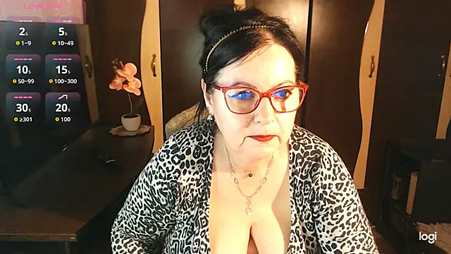 Snapshot of exiMIlf chatting on 28, 4, 2026 exiMIlf online show from 28, 4, 2026