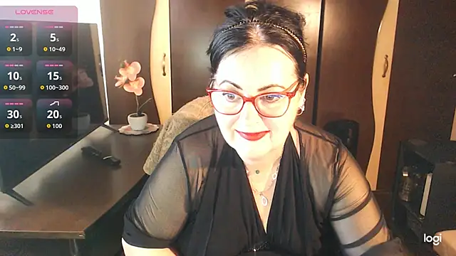 Snapshot of exiMIlf chatting on 8, 6, 2026 exiMIlf online show from 8, 6, 2026