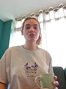 Snapshot of sweetsophie69 chatting on 10, 4, 2026 sweetsophie69 online show from 10, 4, 2026