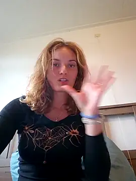 Snapshot of sweetsophie69 chatting on 24, 4, 2026 sweetsophie69 online show from 24, 4, 2026