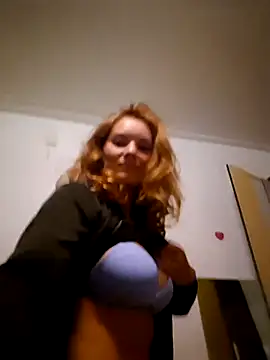 Snapshot of sweetsophie69 chatting on 25, 4, 2026 sweetsophie69 online show from 25, 4, 2026