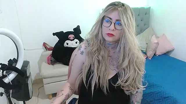 Snapshot of mia_vantt chatting on 2, 4, 2026 mia vantt online show from 2, 4, 2026