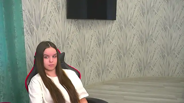 MarenCalarco online show from 12, 2, 2026