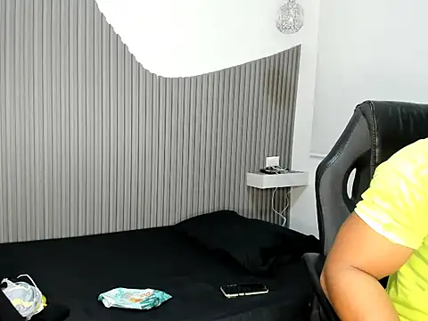 Snapshot of Rose_blonde__ chatting on 4, 6, 2026 Rose blonde online show from 4, 6, 2026