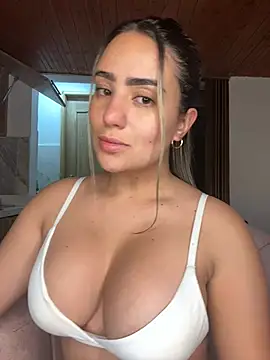 Snapshot of Miilana_ chatting on 15, 4, 2026 Miilana online show from 15, 4, 2026