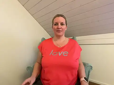 Snapshot of Busenwunder1280 chatting on 2, 3, 2026 Busenwunder1280 online show from 2, 3, 2026