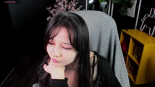 Snapshot of May_Ling chatting on 12, 4, 2026 May Ling online show from 12, 4, 2026