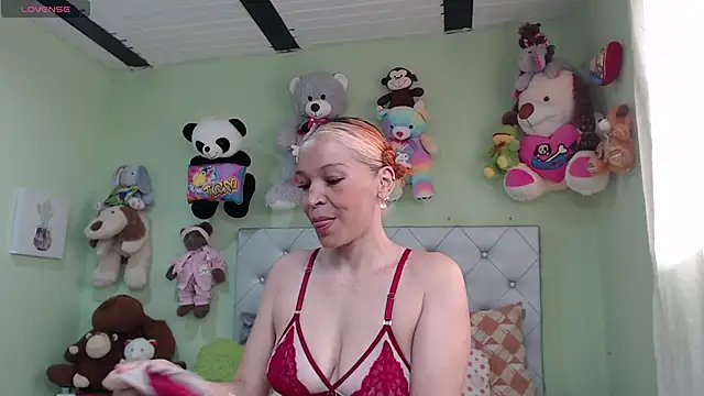 Dayana Smithh online show from 16, 4, 2026