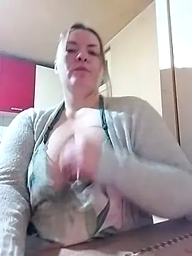 Snapshot of HotStepmommy4 chatting on 13, 2, 2026 HotStepmommy4 online show from 13, 2, 2026