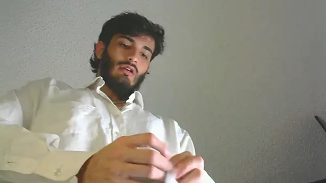 LovexJuxn8 online show from 15, 2, 2026