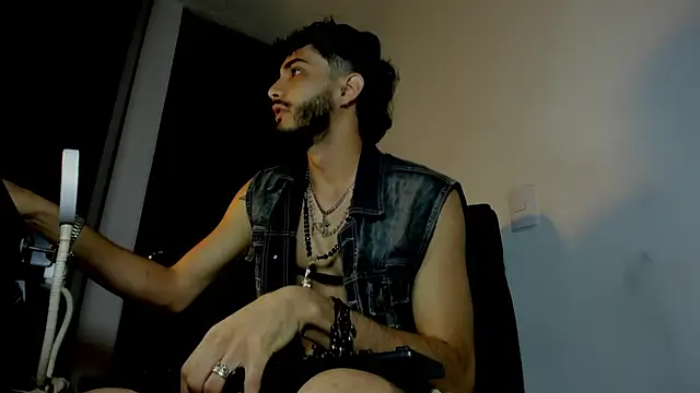 LovexJuxn8 online show from 24, 2, 2026