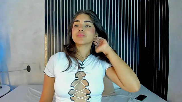 Snapshot of melodyphillips_2_ chatting on 8, 3, 2026 melodyphillips 2 online show from 8, 3, 2026