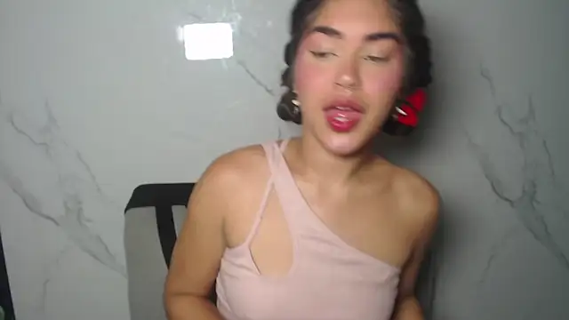 Snapshot of melodyphillips_2_ chatting on 27, 4, 2026 melodyphillips 2 online show from 27, 4, 2026