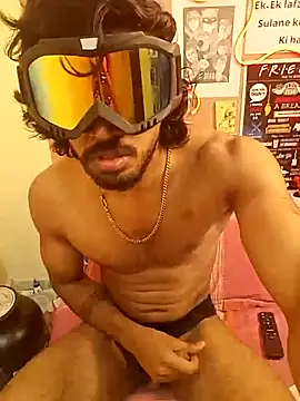 Snapshot of Yk_physique chatting on 17, 4, 2026 Yk physique online show from 17, 4, 2026