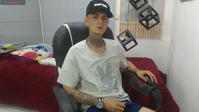 Snapshot of benjamin_anthony chatting on 12, 3, 2026 benjamin anthony online show from 12, 3, 2026