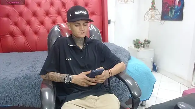 Snapshot of benjamin_anthony chatting on 3, 4, 2026 benjamin anthony online show from 3, 4, 2026