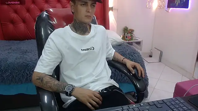 Snapshot of benjamin_anthony chatting on 11, 4, 2026 benjamin anthony online show from 11, 4, 2026