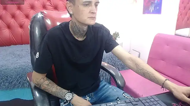 Snapshot of benjamin_anthony chatting on 11, 4, 2026 benjamin anthony online show from 11, 4, 2026