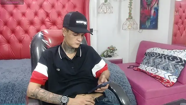 Snapshot of benjamin_anthony chatting on 15, 4, 2026 benjamin anthony online show from 15, 4, 2026