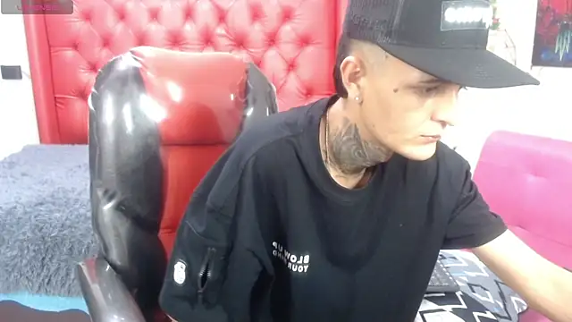 Snapshot of benjamin_anthony chatting on 21, 4, 2026 benjamin anthony online show from 21, 4, 2026