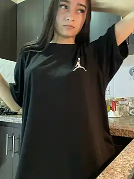 Snapshot of candy_deluxe chatting on 7, 3, 2026 candy deluxe online show from 7, 3, 2026