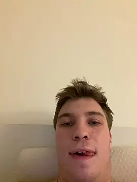 Snapshot of benab888 chatting on 7, 4, 2026 benab888 online show from 7, 4, 2026