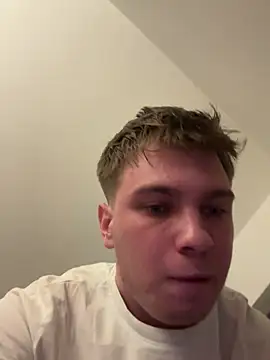 Snapshot of benab888 chatting on 10, 4, 2026 benab888 online show from 10, 4, 2026