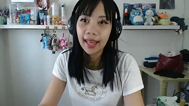 Snapshot of GloryKulikowski chatting on 5, 3, 2026 GloryKulikowski online show from 5, 3, 2026