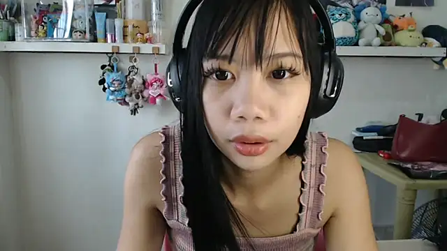 Snapshot of GloryKulikowski chatting on 7, 3, 2026 GloryKulikowski online show from 7, 3, 2026