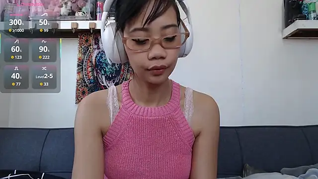 Snapshot of GloryKulikowski chatting on 6, 4, 2026 GloryKulikowski online show from 6, 4, 2026