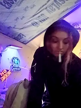 Snapshot of issyamazin chatting on 8, 4, 2026 issyamazin online show from 8, 4, 2026