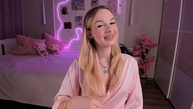 Snapshot of Ella_Lane chatting on 9, 7, 2026 Ella Lane online show from 9, 7, 2026