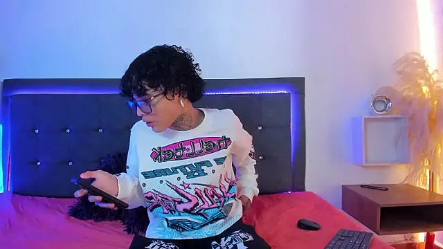 Ale cuzz online show from 25, 2, 2026