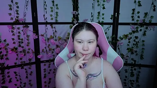 Snapshot of kitsune_little chatting on 21, 6, 2026 kitsune little online show from 21, 6, 2026
