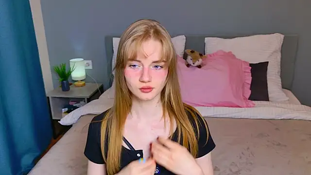 Snapshot of ElfieWhite chatting on 19, 4, 2026 ElfieWhite online show from 19, 4, 2026