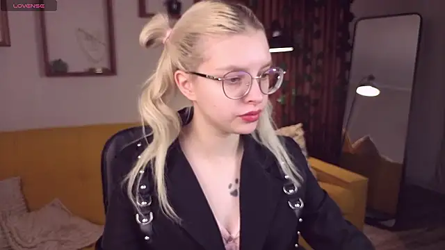 Snapshot of TiffanyPeachi chatting on 25, 2, 2026 TiffanyPeachi online show from 25, 2, 2026